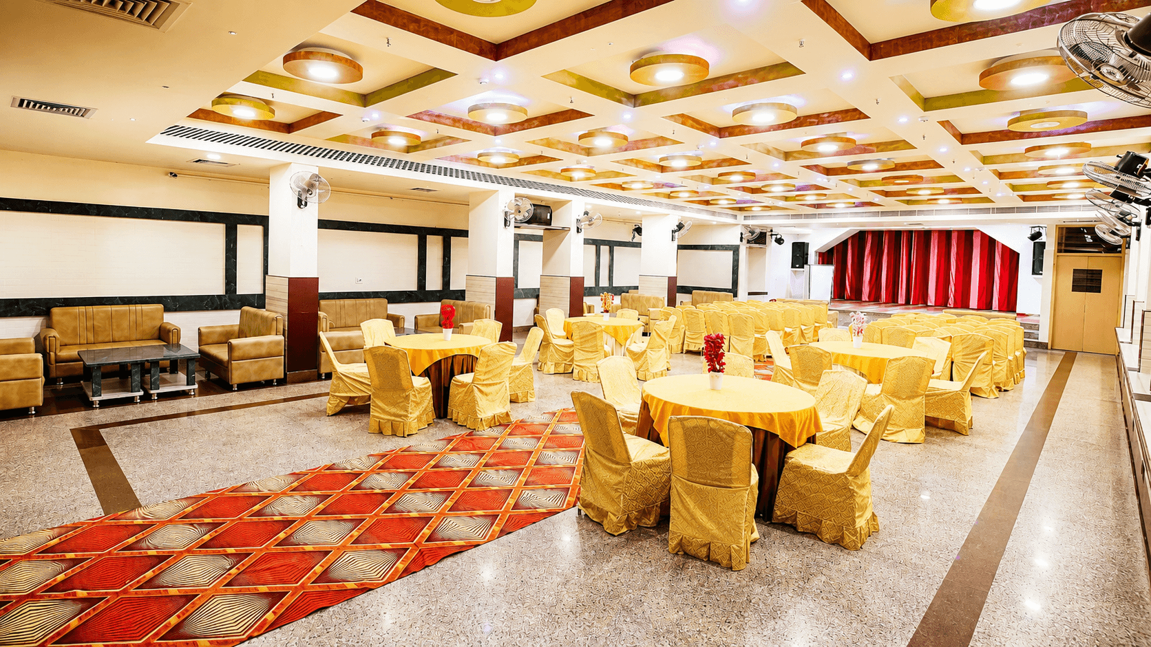 Hotel Marudhar Palace in Bikaner — Banquet hall seating