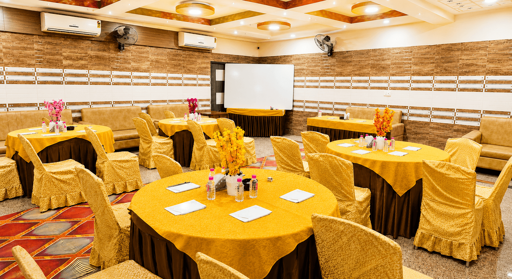 Hotel Marudhar Palace in Bikaner — Small conference room